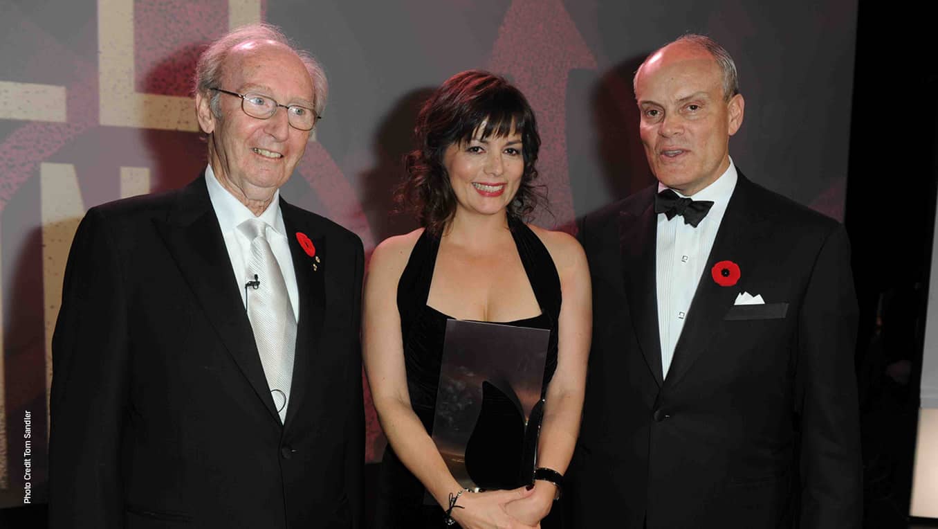 Picture of Lynn Coady receiving the Giller Prize for her book Hellgoing