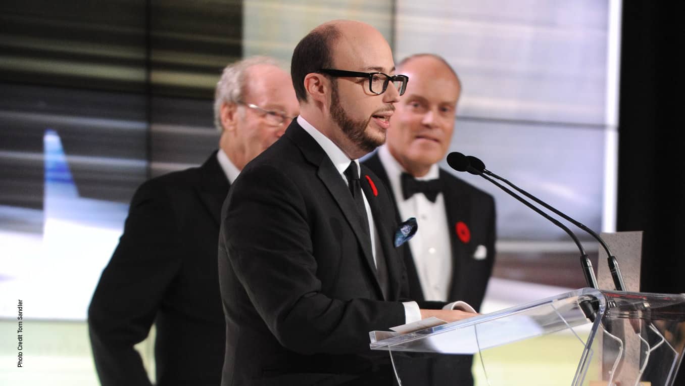 Picture of Sean Michaels receiving the Giller Prize for his book Us Conductors