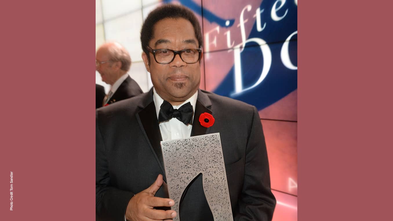 Picture of André Alexis receiving the Giller Prize for his book Fifteen Dogs